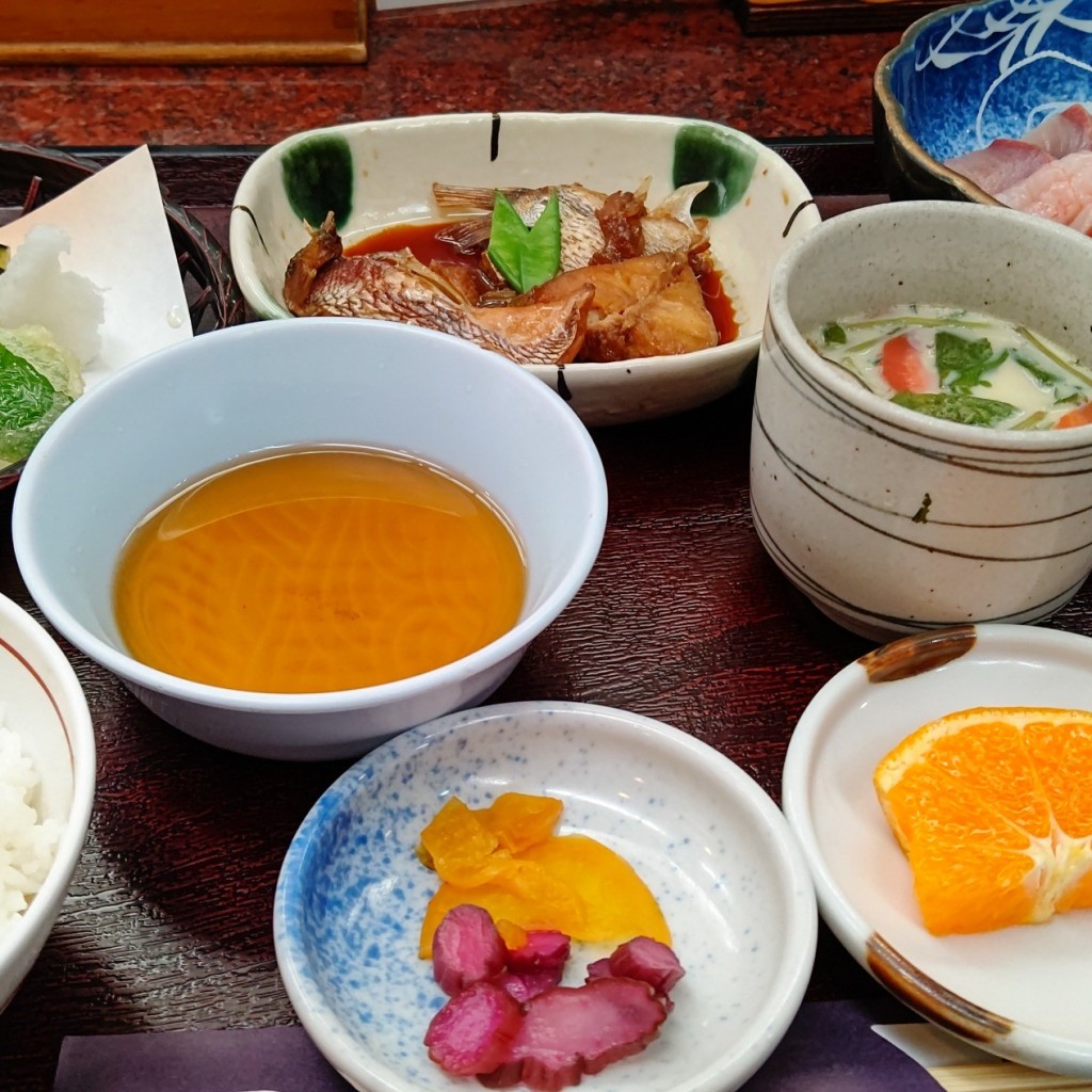 ユーザーが投稿したサービス定食(五穀米)の写真 - 実際訪問したユーザーが直接撮影して投稿した若葉町魚介 / 海鮮料理とっとんめの写真