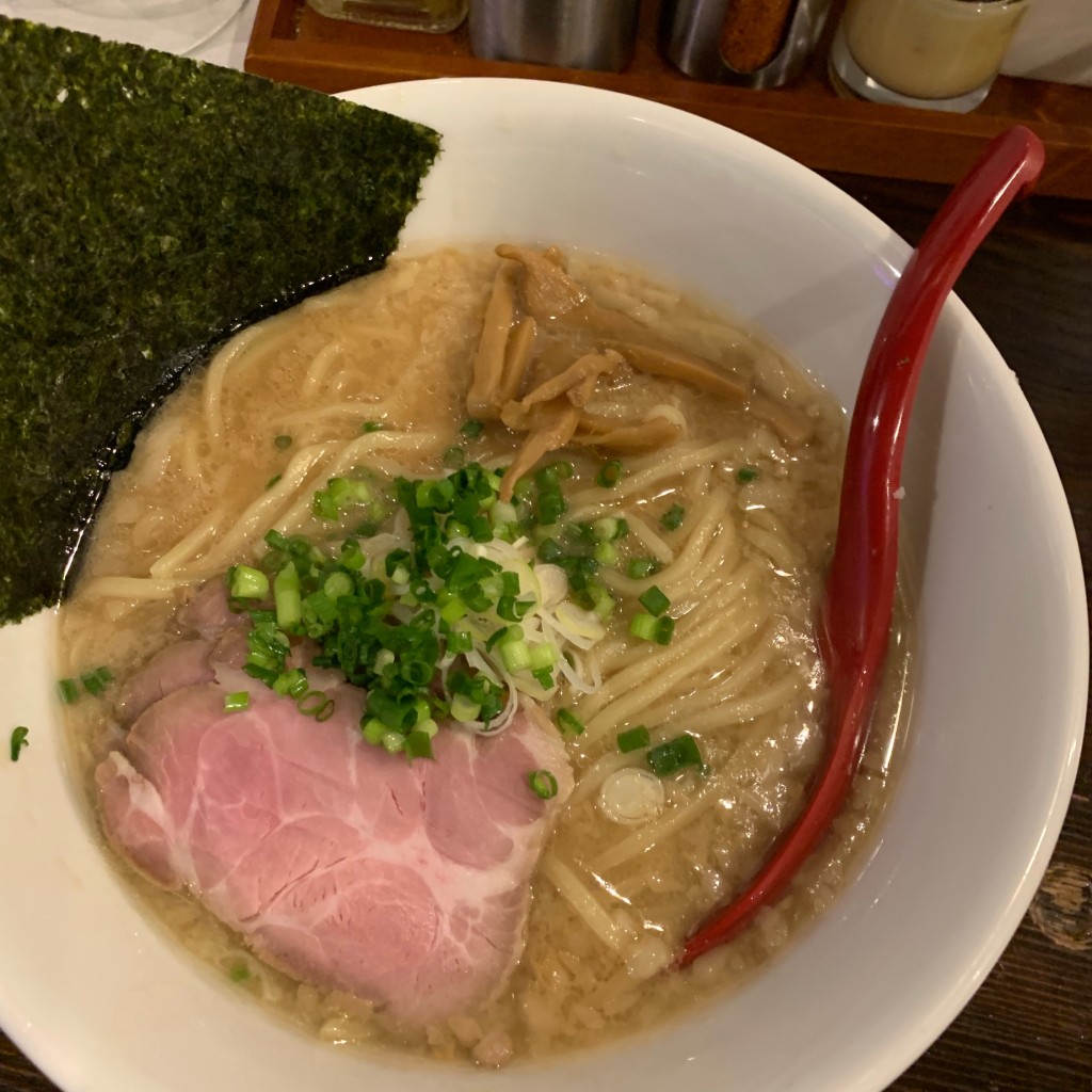 ユーザーが投稿した豚骨ラーメン(醤油)の写真 - 実際訪問したユーザーが直接撮影して投稿した美園四条ラーメン専門店ラーメンストップ ボンの写真