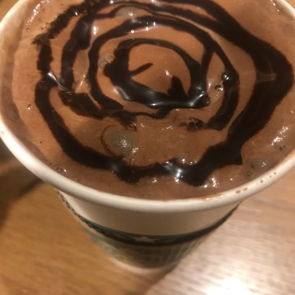 ユーザーが投稿したチョコレートムースWドリップコーヒーの写真 - 実際訪問したユーザーが直接撮影して投稿した神宮前カフェスターバックスコーヒー 表参道ヒルズ店の写真