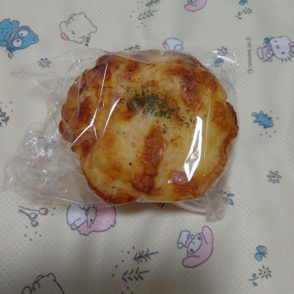 ユーザーが投稿したオニオンチーズの写真 - 実際訪問したユーザーが直接撮影して投稿した梅田ベーカリー阪神梅田本店 パンワールドの写真
