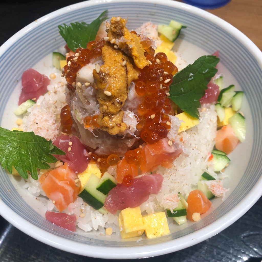 ユーザーが投稿したあごだし贅沢丼(上)の写真 - 実際訪問したユーザーが直接撮影して投稿した新宿居酒屋おでん屋 たけし 新宿御苑店の写真