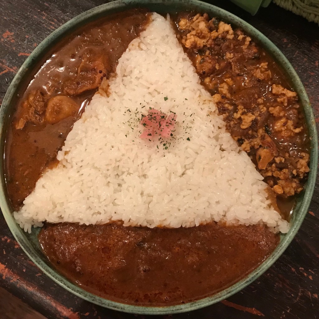 ユーザーが投稿したプレーンカリー3種盛り(CURRYトライアングル)の写真 - 実際訪問したユーザーが直接撮影して投稿した西荻南カレーCURRY BAR シューベルの写真