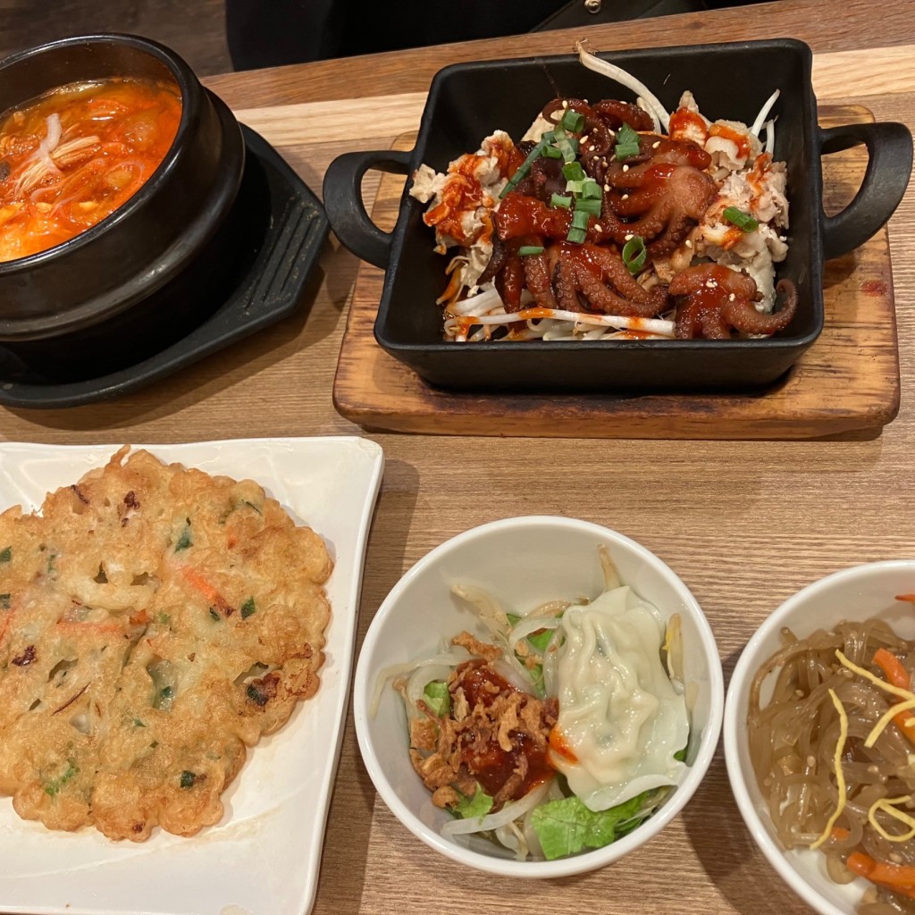 ユーザーが投稿したハーフアンドハーフセットの写真 - 実際訪問したユーザーが直接撮影して投稿した西新宿韓国料理韓美膳 ルミネ新宿LUMINE1の写真