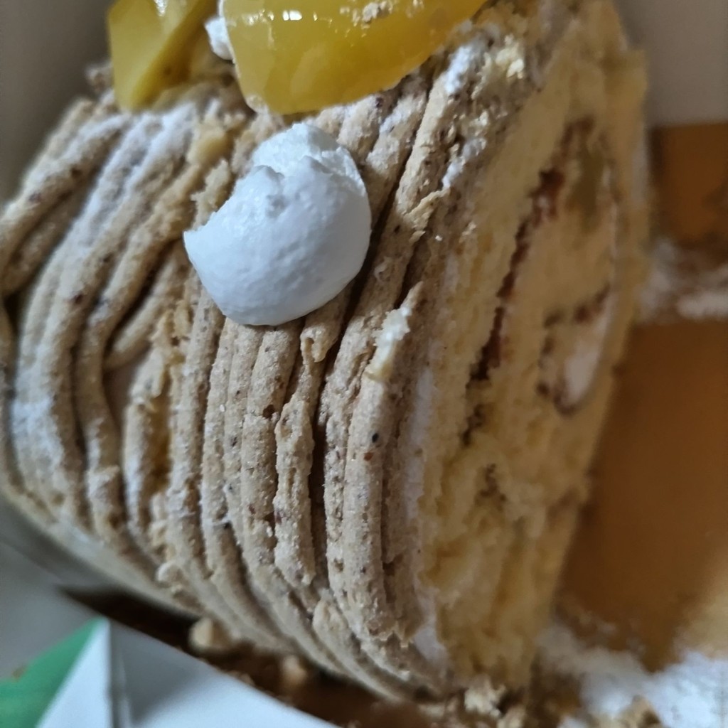 ユーザーが投稿したモンブラン風栗のロールケーキの写真 - 実際訪問したユーザーが直接撮影して投稿した市川カフェヤマザキプラザ 市川の写真