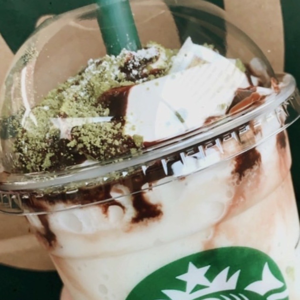 ユーザーが投稿した抹茶ホワイトチョコレートフラペチーノの写真 - 実際訪問したユーザーが直接撮影して投稿した西心斎橋カフェスターバックスコーヒー 心斎橋オーパ店の写真