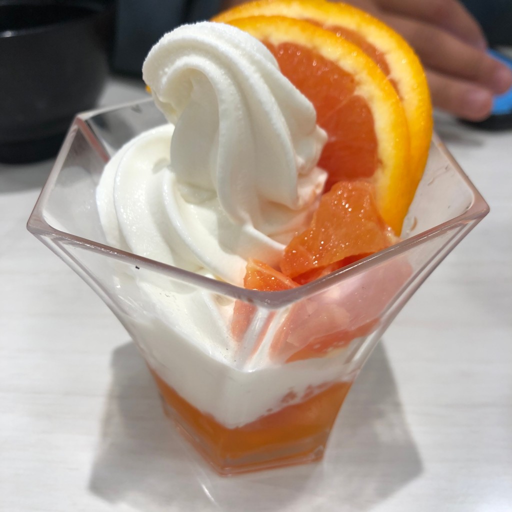 ユーザーが投稿したフレッシュオレンジパフェの写真 - 実際訪問したユーザーが直接撮影して投稿した下川俣町寿司魚べい 下川俣店の写真