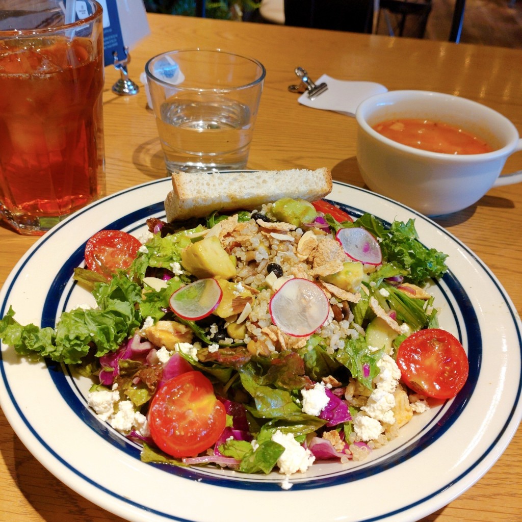 ユーザーが投稿したチョップドサラダの写真 - 実際訪問したユーザーが直接撮影して投稿した西新宿カフェCAFE HUDSON 新宿ミロード店の写真