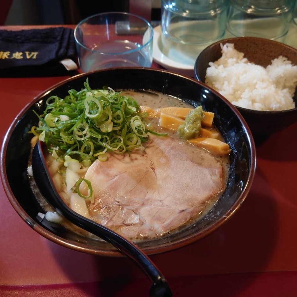 実際訪問したユーザーが直接撮影して投稿した上島ラーメン / つけ麺らーめん 豚鬼の写真