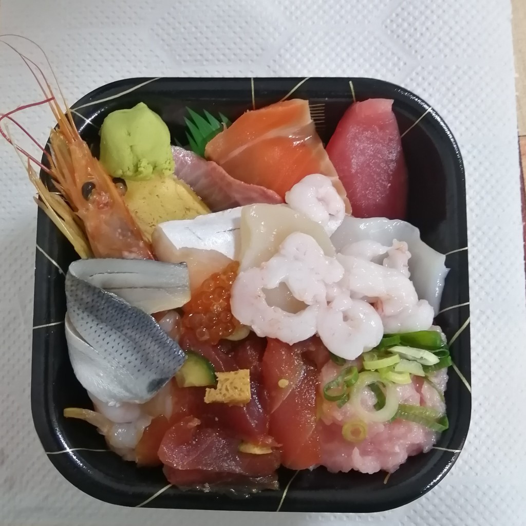 ユーザーが投稿したおまかせ丼(ネタ盛り)の写真 - 実際訪問したユーザーが直接撮影して投稿した綣丼もの丼丸 栗東駅前店の写真