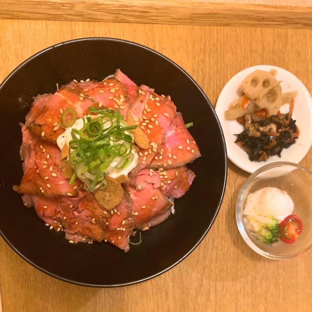 ユーザーが投稿したローストビーフ丼[定食]の写真 - 実際訪問したユーザーが直接撮影して投稿した新千里東町イタリアン神戸にんにくや LABI千里中央の写真