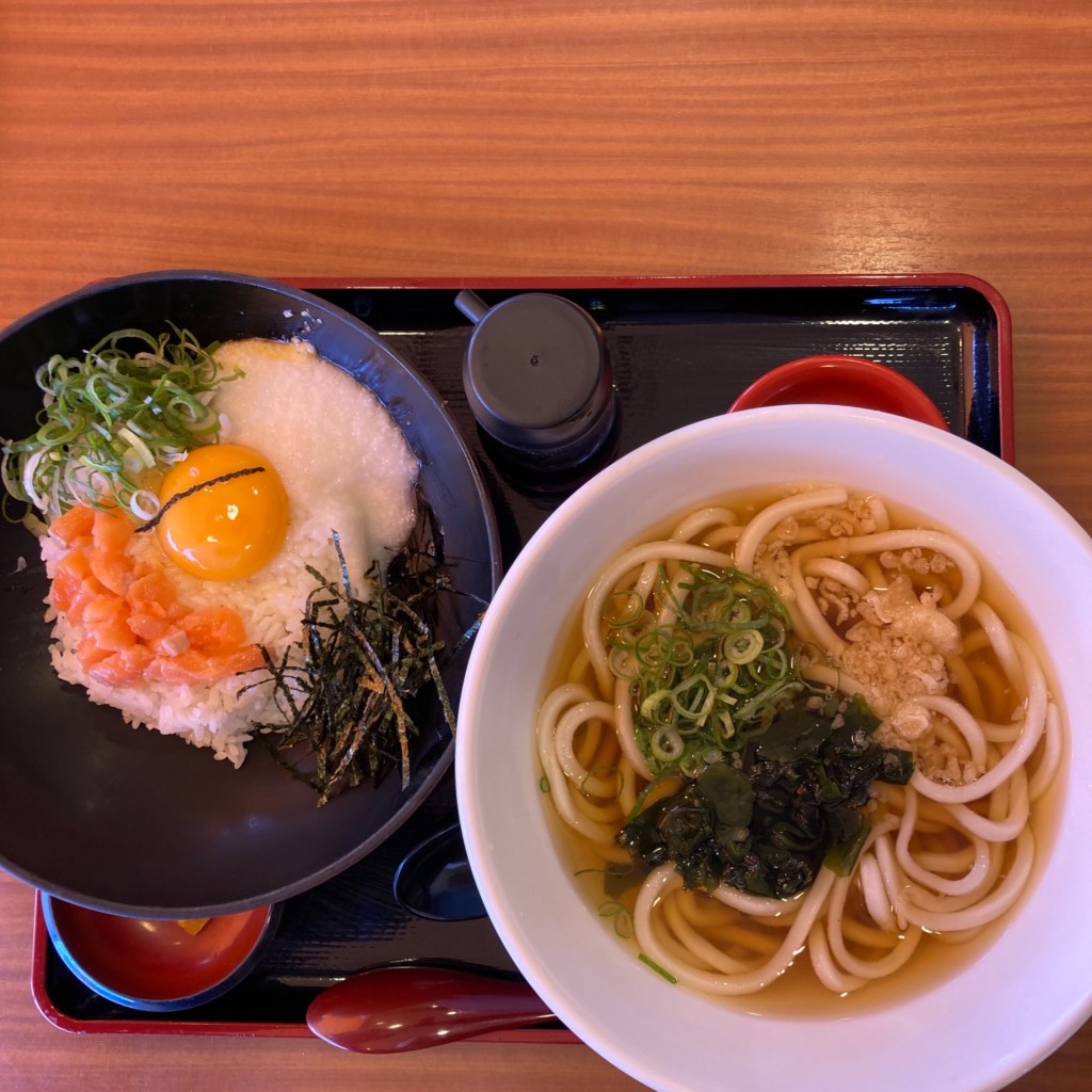 ユーザーが投稿した山かけサーモン丼ランチの写真 - 実際訪問したユーザーが直接撮影して投稿した小束台うどん得得 学園南店の写真