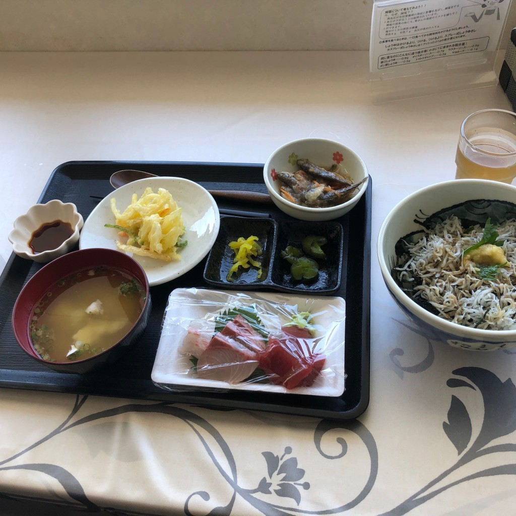ユーザーが投稿したしらす丼定食の写真 - 実際訪問したユーザーが直接撮影して投稿した江田島町江南定食屋海辺の新鮮市場の写真