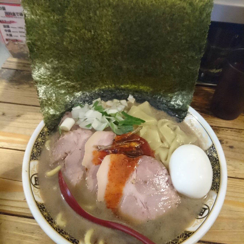 ユーザーが投稿したすごい煮干しラーメンスペシャルの写真 - 実際訪問したユーザーが直接撮影して投稿した歌舞伎町ラーメン / つけ麺すごい煮干ラーメン凪 新宿ゴールデン街 本館の写真