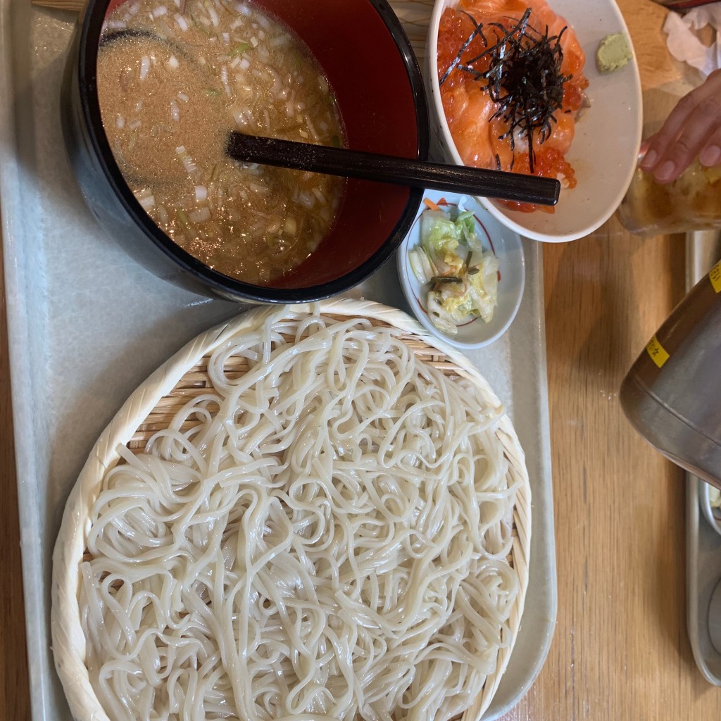 ユーザーが投稿した蕎麦とミニ海鮮丼セットの写真 - 実際訪問したユーザーが直接撮影して投稿した東新橋そば香灯庵 カレッタ汐留店の写真