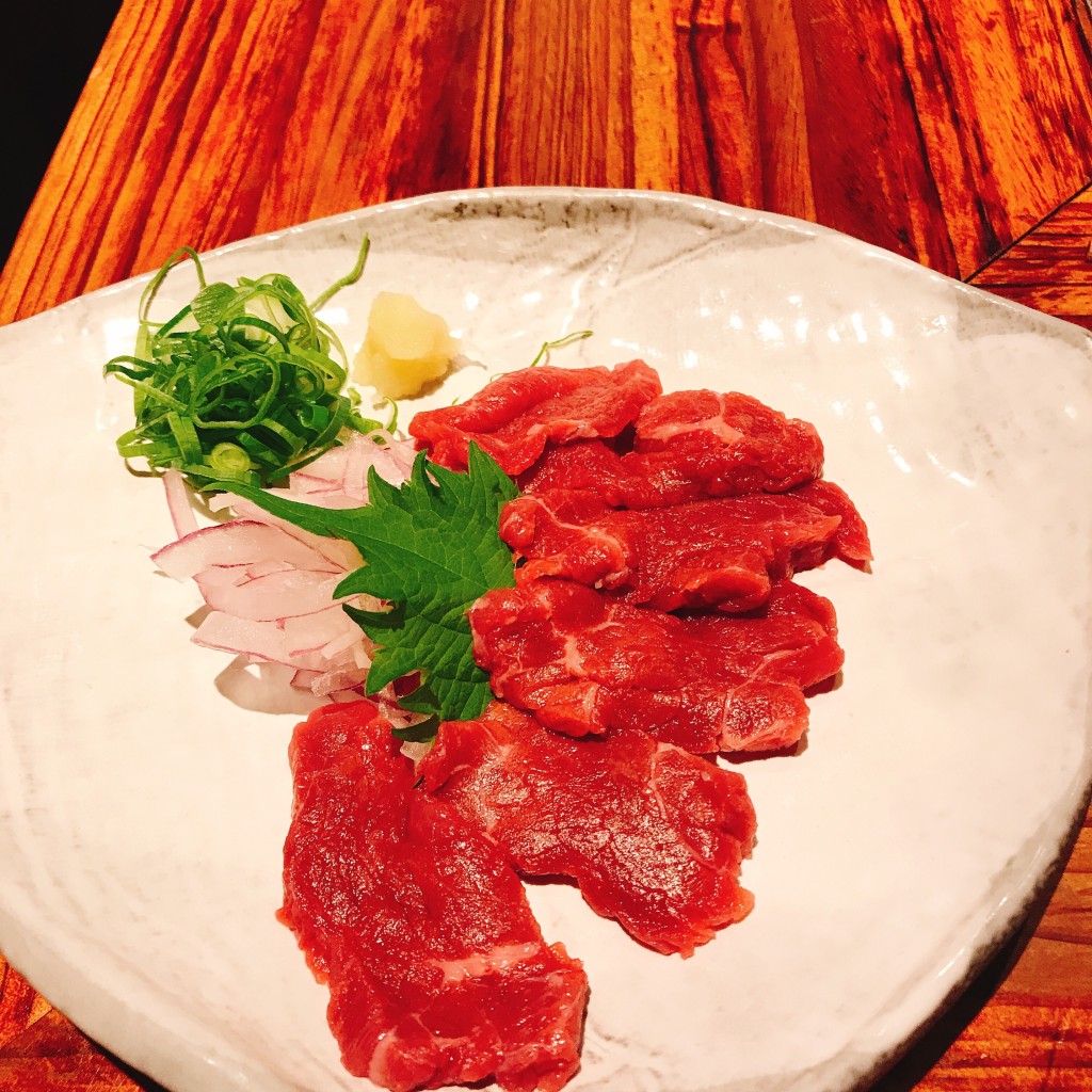 ユーザーが投稿した極上赤身 桜肉刺の写真 - 実際訪問したユーザーが直接撮影して投稿した西麻布鉄板焼きやきのすけ焼太郎の写真