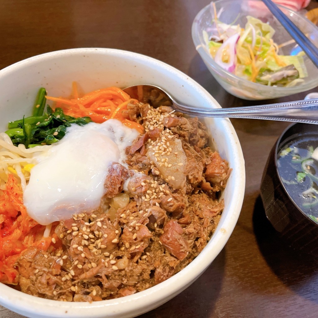 ユーザーが投稿した牛角煮丼 ハンバーグ丼の写真 - 実際訪問したユーザーが直接撮影して投稿した西ケ原焼肉牛の蔵元 うえはらの写真