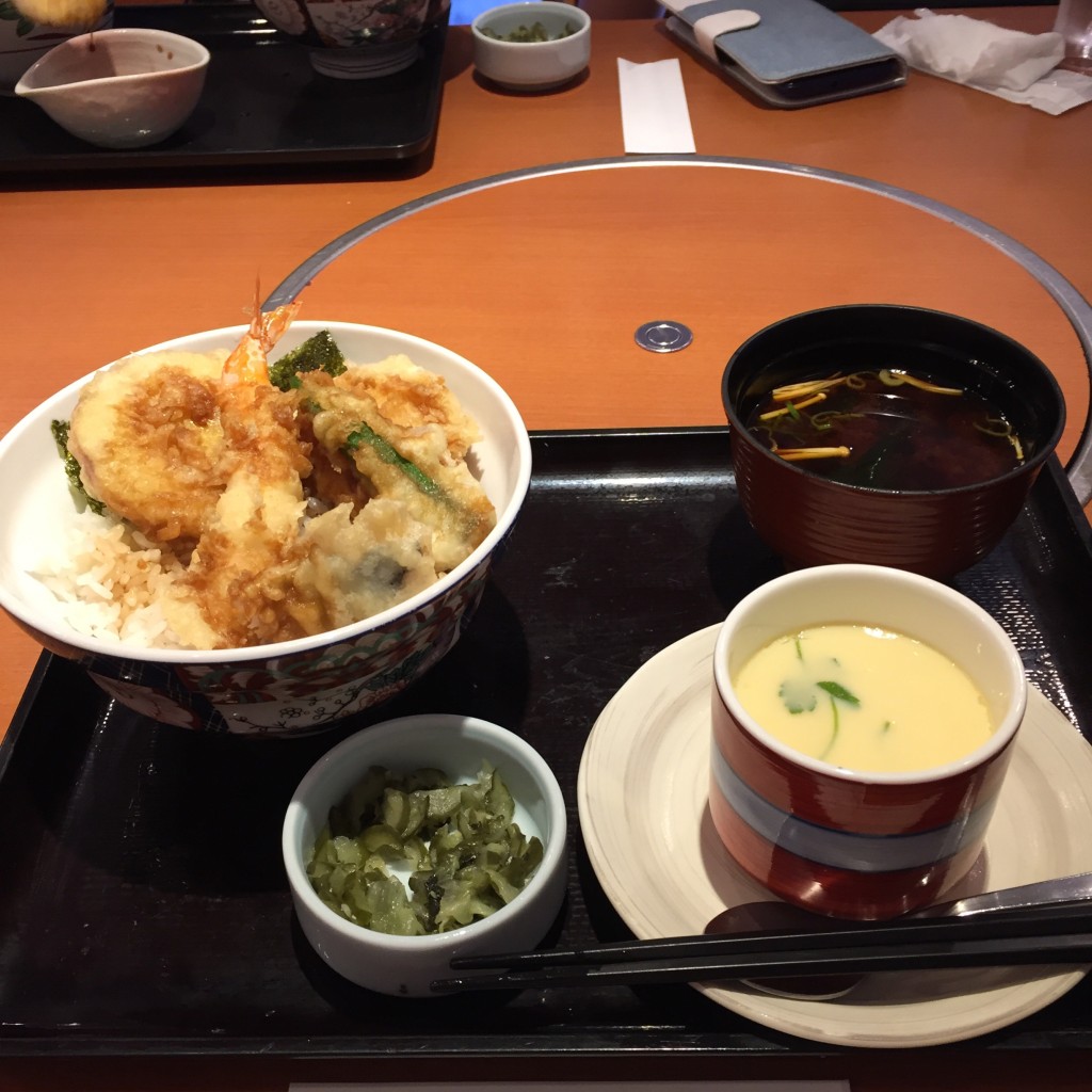 ユーザーが投稿した昼得天丼(選べるセット)の写真 - 実際訪問したユーザーが直接撮影して投稿した本庄町ファミリーレストラン和食さと 東灘店の写真