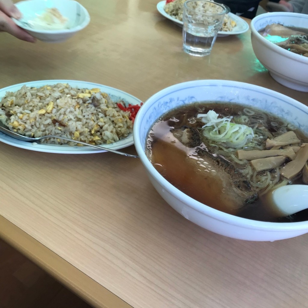 ユーザーが投稿した醤油ラーメン半チャーハンセットの写真 - 実際訪問したユーザーが直接撮影して投稿した大町ラーメン / つけ麺らーめん石狩の写真