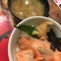 サ 炙サーモン丼 - 実際訪問したユーザーが直接撮影して投稿したお花茶屋居酒屋目利きの銀次お花茶屋駅前店の写真のメニュー情報