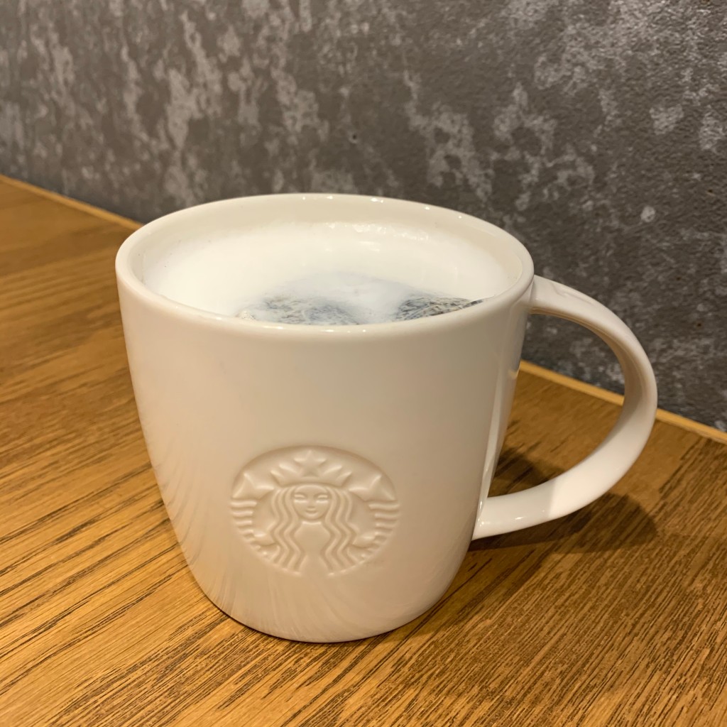 ユーザーが投稿したほうじ茶ティーラテの写真 - 実際訪問したユーザーが直接撮影して投稿した舞浜カフェスターバックスコーヒー 舞浜 イクスピアリ2F トレイダーズ・パッセージ店の写真