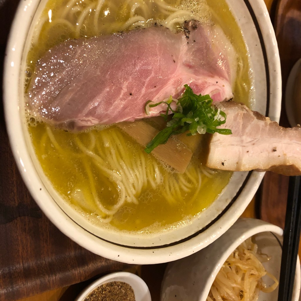 ユーザーが投稿した白エビ塩ラーメンの写真 - 実際訪問したユーザーが直接撮影して投稿した三条ラーメン / つけ麺麺屋三郎の写真