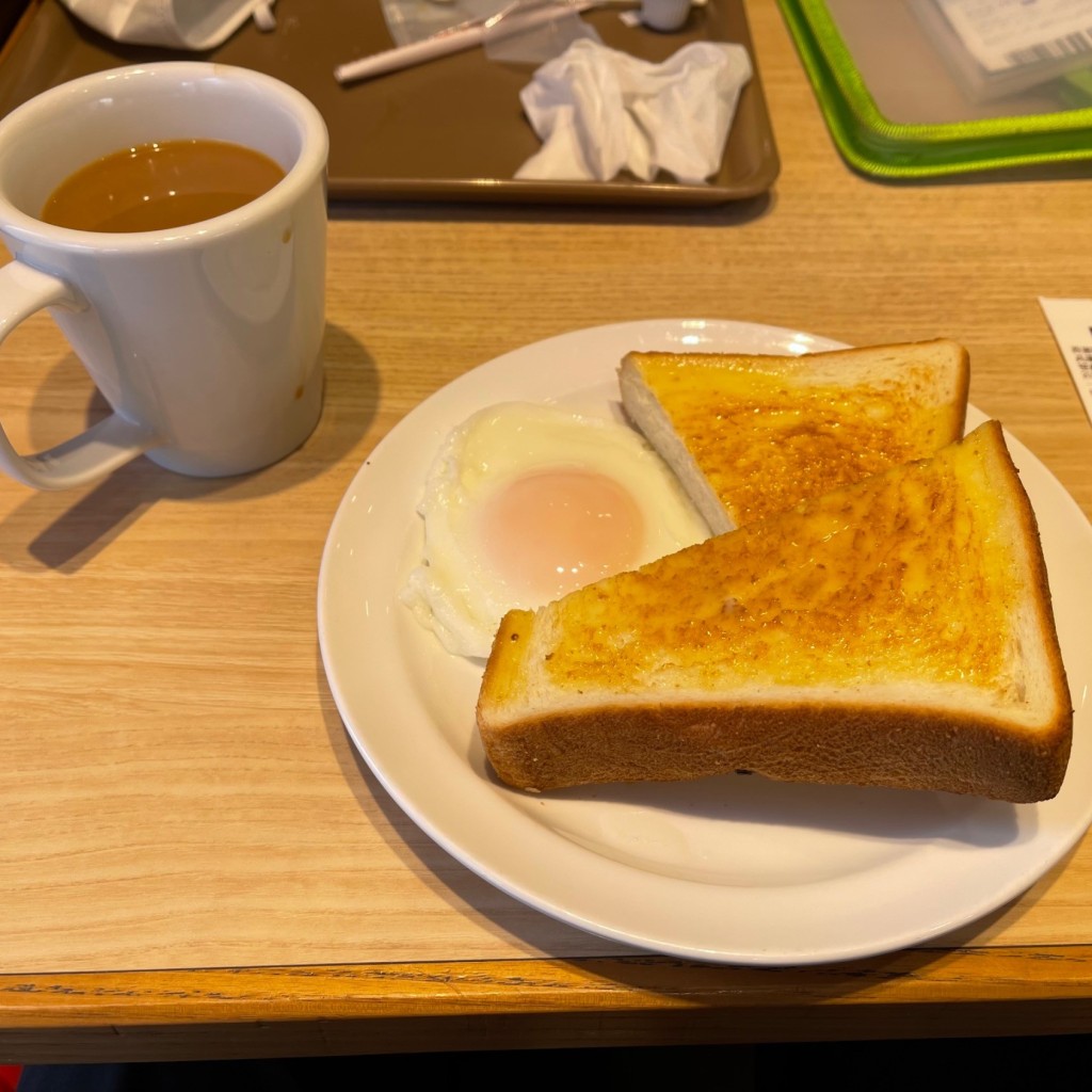 ユーザーが投稿したモーニングトースト目玉焼きセットの写真 - 実際訪問したユーザーが直接撮影して投稿した松原町カフェホリーズカフェ 西宮駅前店の写真