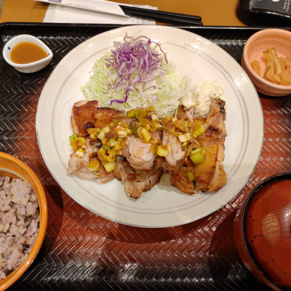 ユーザーが投稿したチキンの葱ソースの写真 - 実際訪問したユーザーが直接撮影して投稿した笹塚定食屋大戸屋 笹塚駅前店の写真