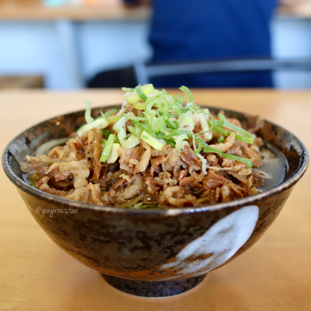 ユーザーが投稿したかけうどんと牛肉の甘辛煮の写真 - 実際訪問したユーザーが直接撮影して投稿した原山台うどんとんがらしの写真