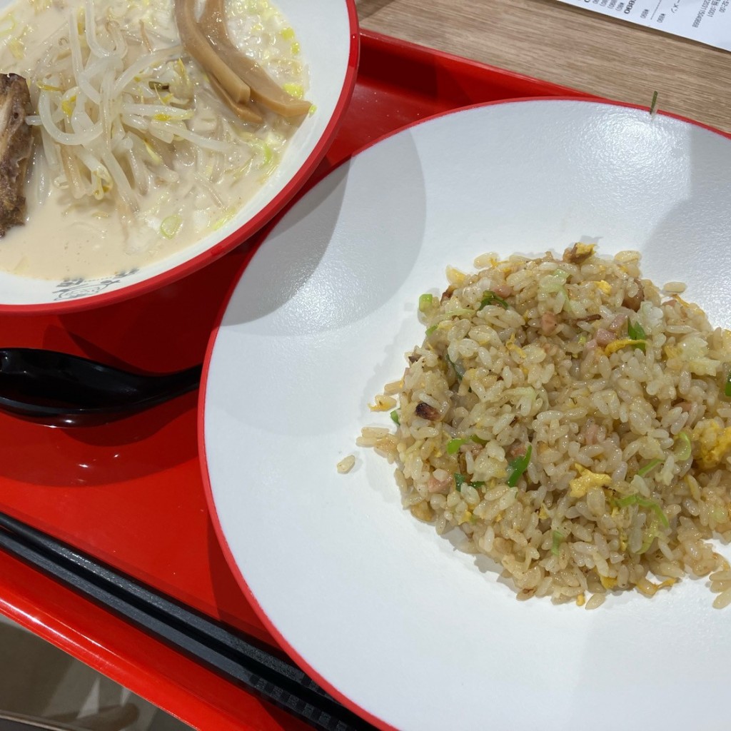 ユーザーが投稿したチャーハン+豚骨ラーメンの写真 - 実際訪問したユーザーが直接撮影して投稿した野依町ラーメン専門店赤虎 イオン豊橋南ショッピングセンターの写真