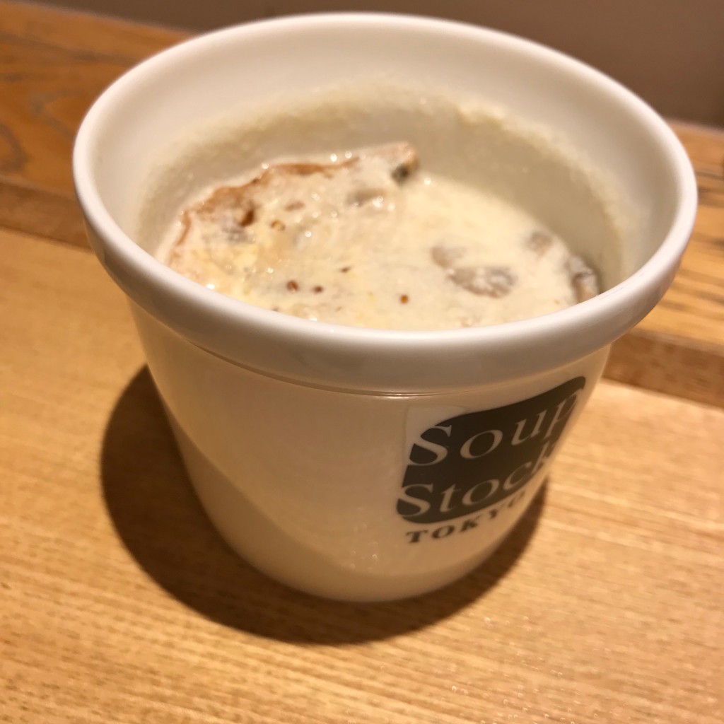 ユーザーが投稿した牛乳を注ぐ女の写真 - 実際訪問したユーザーが直接撮影して投稿したみなとみらい洋食スープストックトーキョー 横浜ランドマークプラザ店の写真