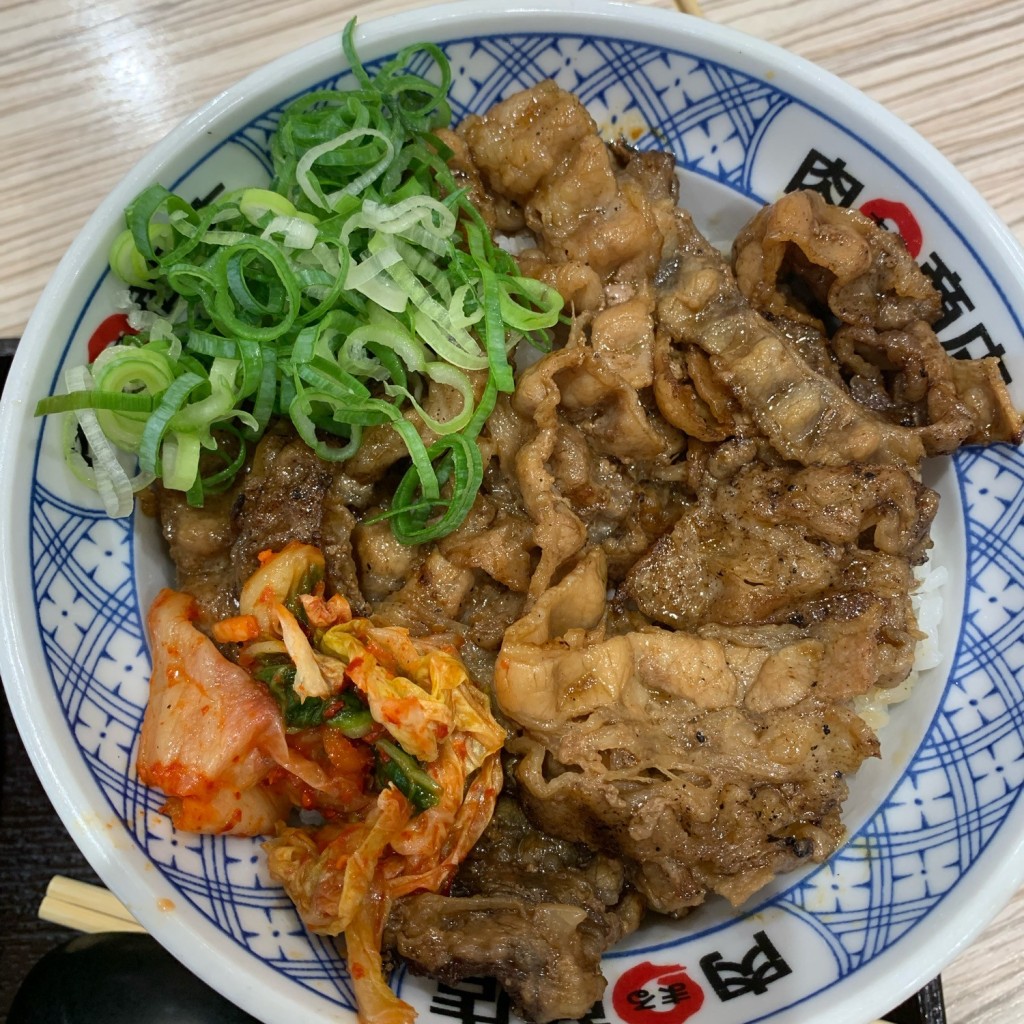 ユーザーが投稿した肉丸牛カルビ丼の写真 - 実際訪問したユーザーが直接撮影して投稿した平井肉料理肉丸商店 イオンモール日の出の写真