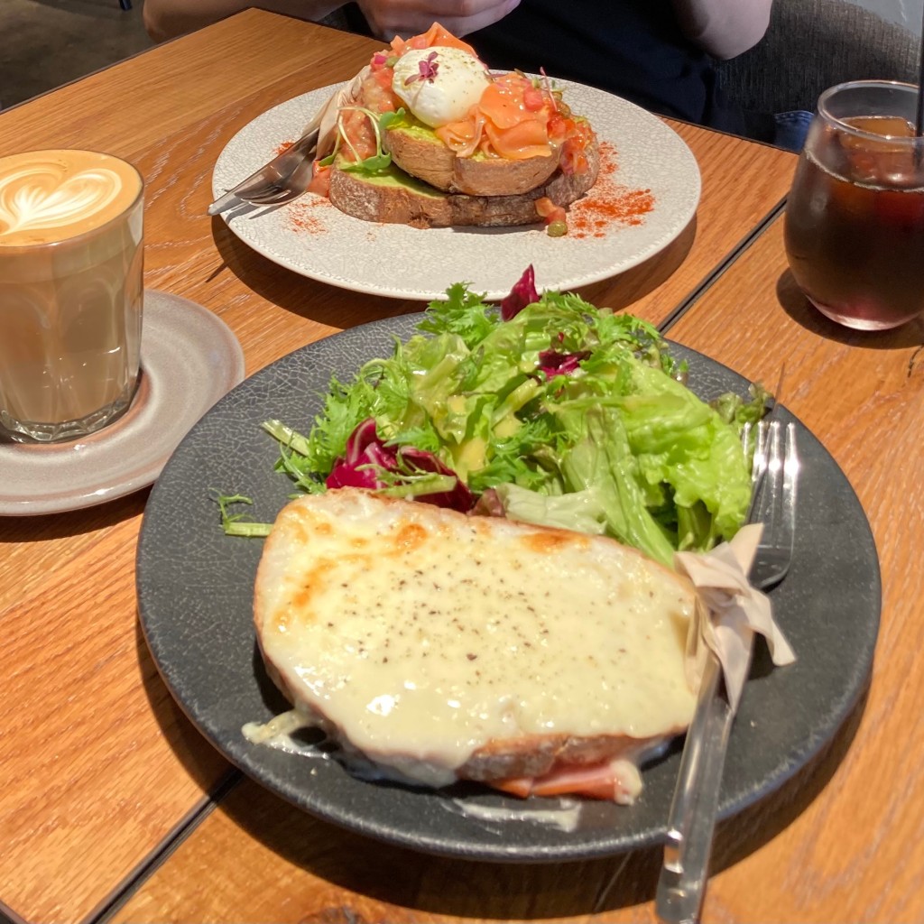 ユーザーが投稿したサーモンとアボカドのサンドウィッチの写真 - 実際訪問したユーザーが直接撮影して投稿した平塚カフェETUDE MONZ CAFEの写真