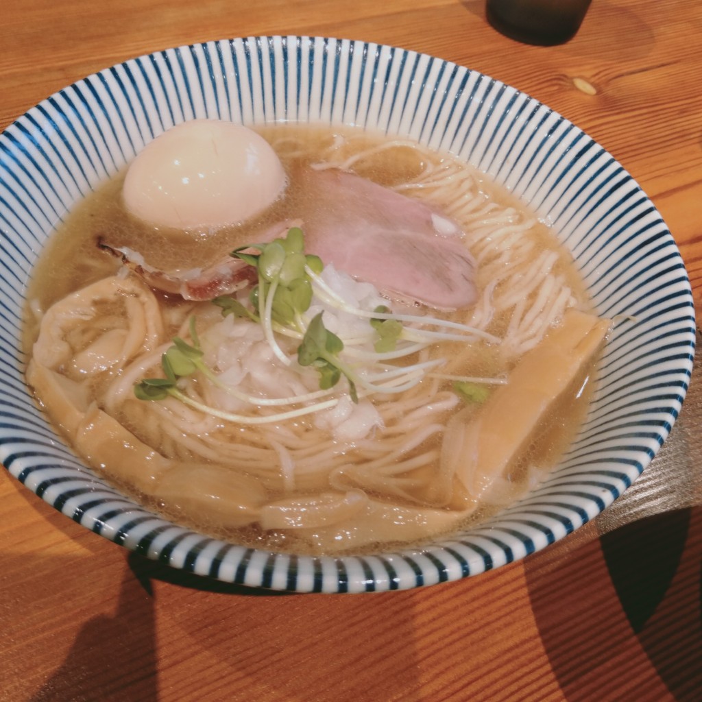 ユーザーが投稿したあっさり塩ラーメン 味玉付きの写真 - 実際訪問したユーザーが直接撮影して投稿した岬町中原ラーメン専門店志奈そば田なか いすみ店の写真