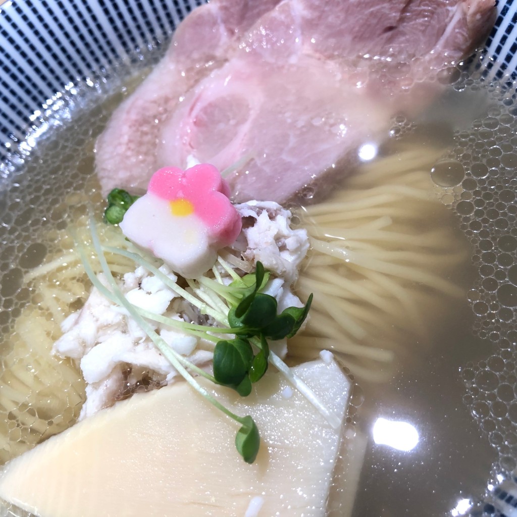 ユーザーが投稿した真鯛とはまぐり出汁の塩ラーメンの写真 - 実際訪問したユーザーが直接撮影して投稿した上野ラーメン専門店鯛塩そば 灯花 アトレ上野店の写真