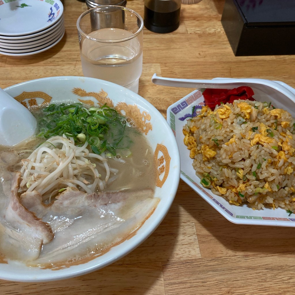 ユーザーが投稿したとんこつラーメン 半チャーハンセットの写真 - 実際訪問したユーザーが直接撮影して投稿した周陽ラーメン / つけ麺虎龍馬の写真