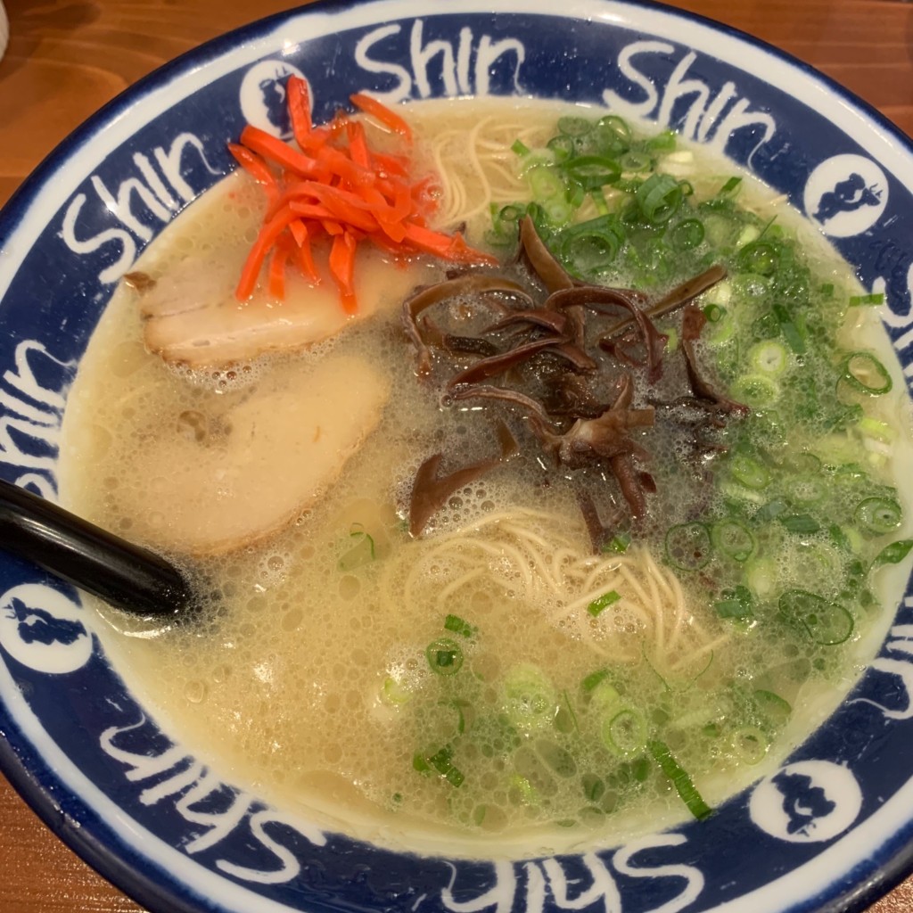 ヒデボーさんが投稿した天神ラーメン専門店のお店博多らーめん ShinShin 天神本店/ハカタラーメン シンシン テンジンホンテンの写真