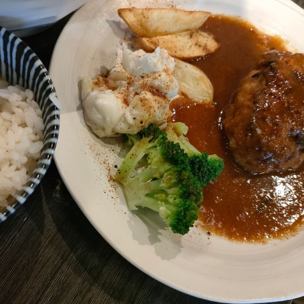 ユーザーが投稿した奥多摩ハンバーグカレーうどんの写真 - 実際訪問したユーザーが直接撮影して投稿した泉うどん魂のカレーうどんの写真