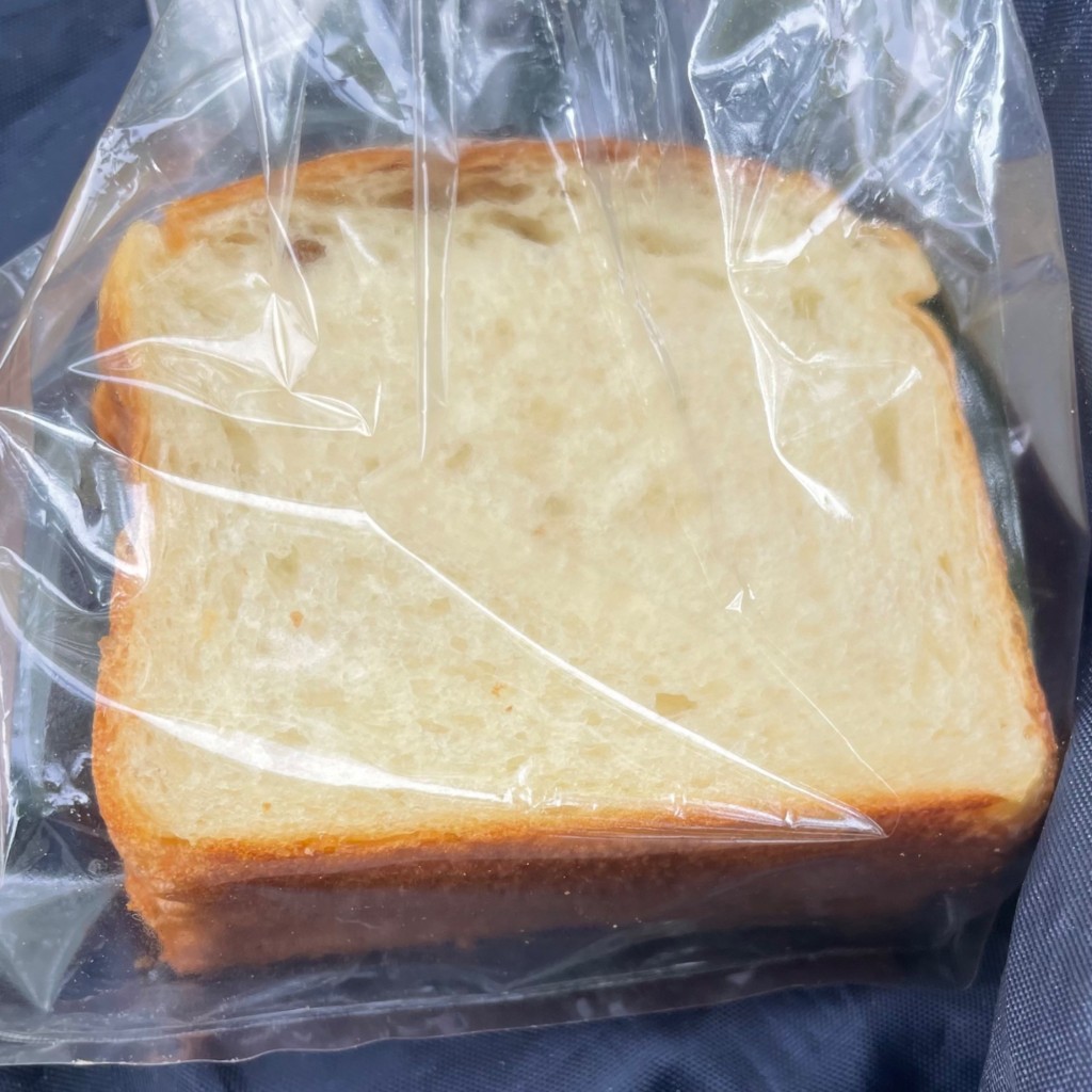 ユーザーが投稿した1/2はちみつブレッドの写真 - 実際訪問したユーザーが直接撮影して投稿した根津ベーカリー根津のパンの写真
