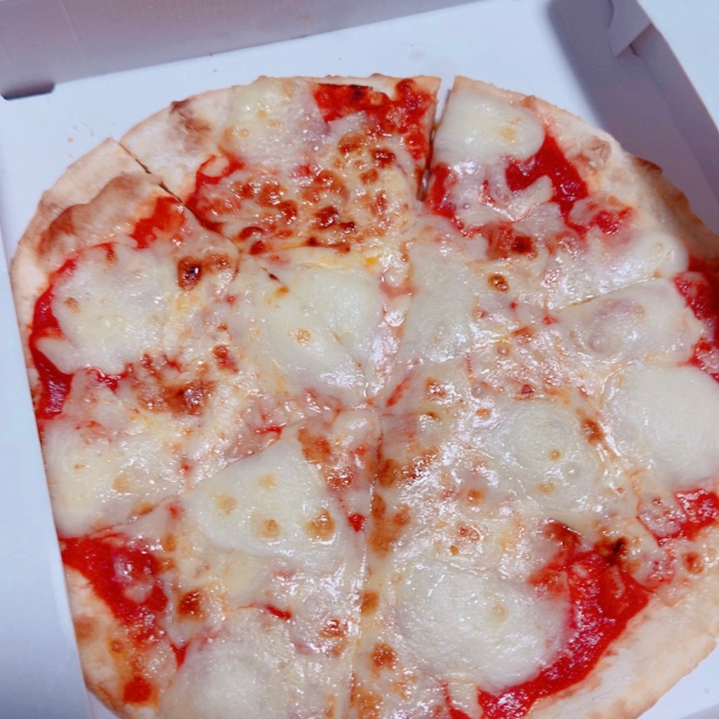 ユーザーが投稿したバッファローモッツァレラのピザの写真 - 実際訪問したユーザーが直接撮影して投稿した南大通イタリアンサイゼリヤ 豊川南大通店の写真