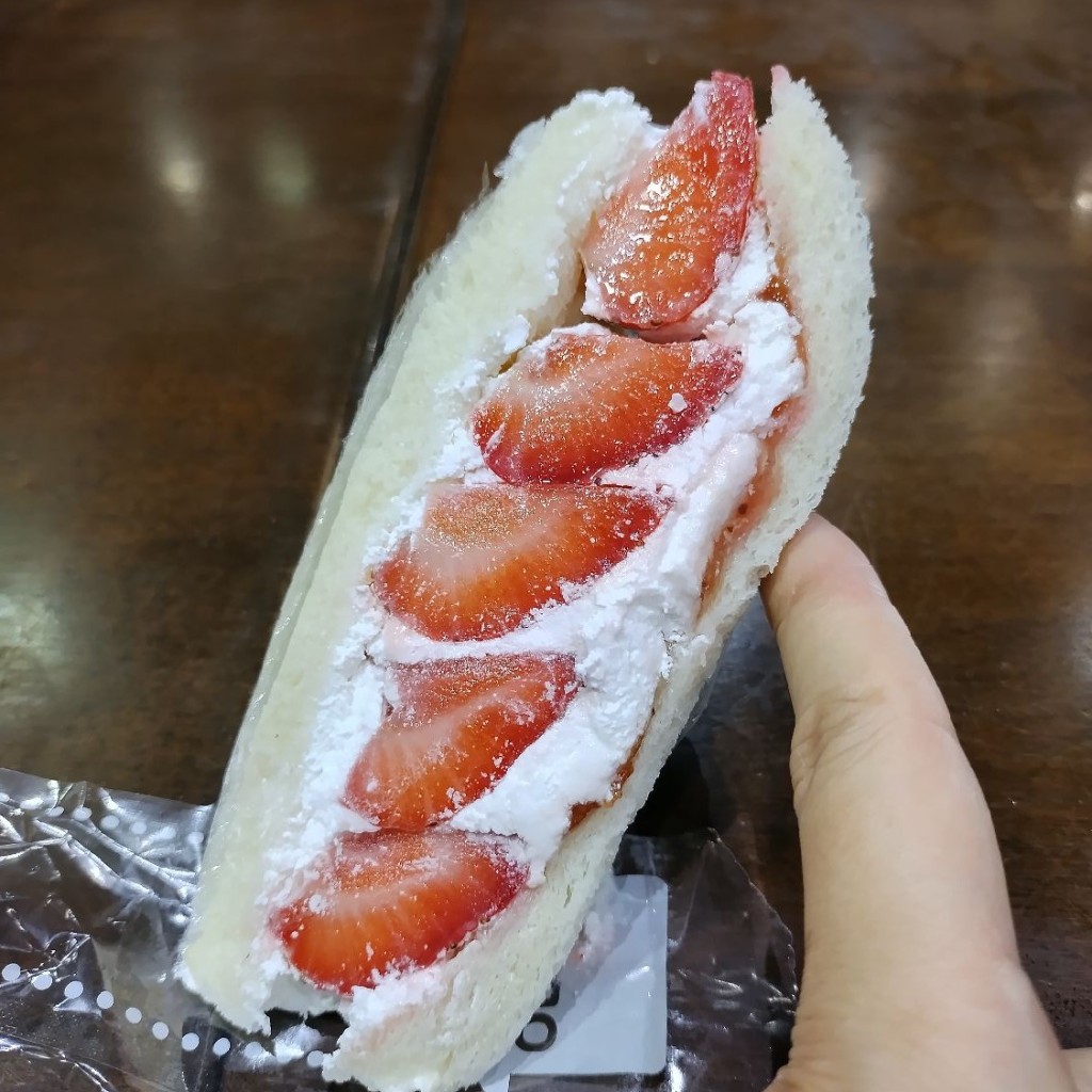 ユーザーが投稿したいちごの写真 - 実際訪問したユーザーが直接撮影して投稿した河合町サンドイッチeat me sandwichの写真