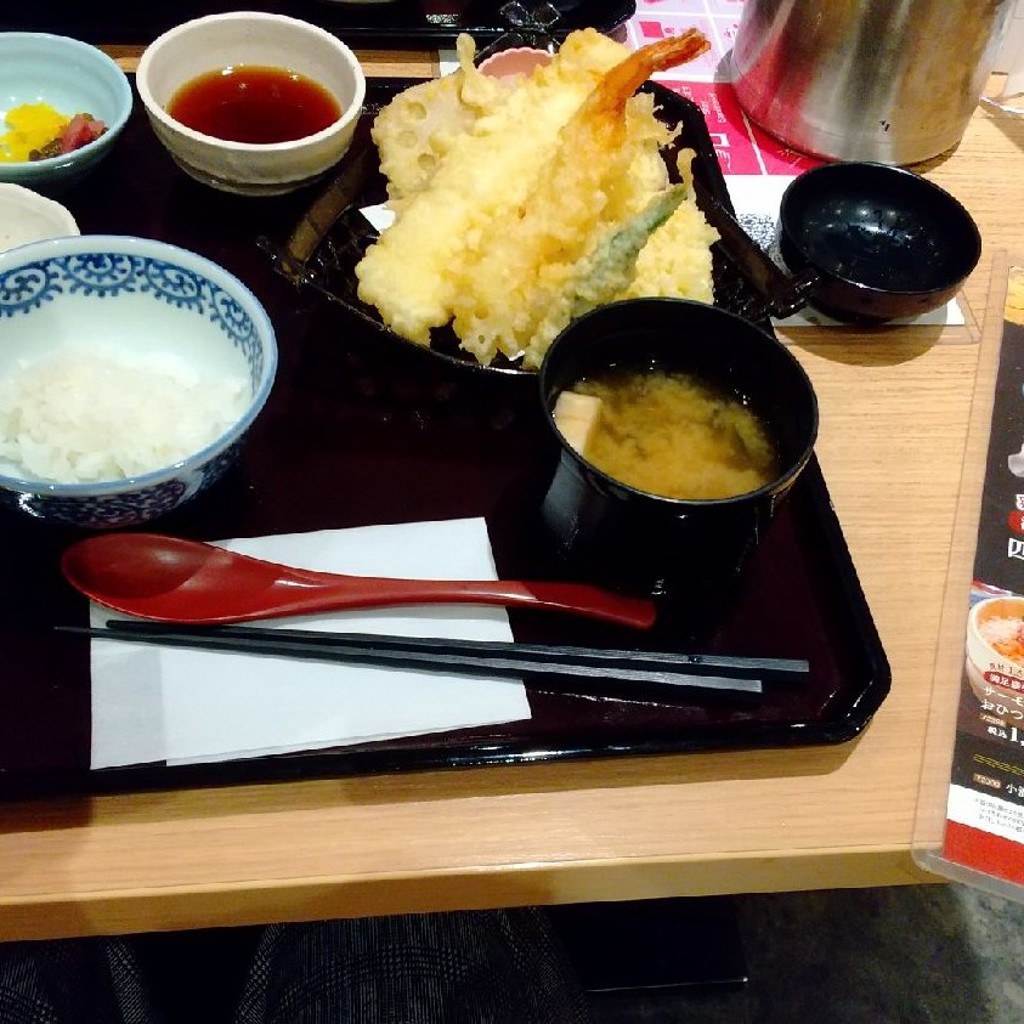 ユーザーが投稿した海鮮天ぷら定食の写真 - 実際訪問したユーザーが直接撮影して投稿した豊場ファミリーレストランおひつごはん四六時中 エアポートウォーク名古屋店の写真