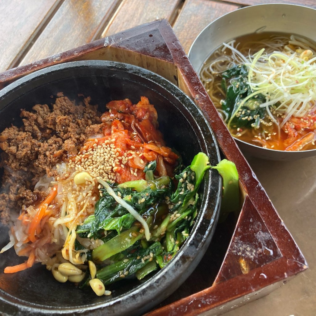 ユーザーが投稿した石焼きビビンバと韓国冷麺のセットの写真 - 実際訪問したユーザーが直接撮影して投稿した土岐ヶ丘韓国料理金金醤 土岐プレミアムアウトレット店の写真