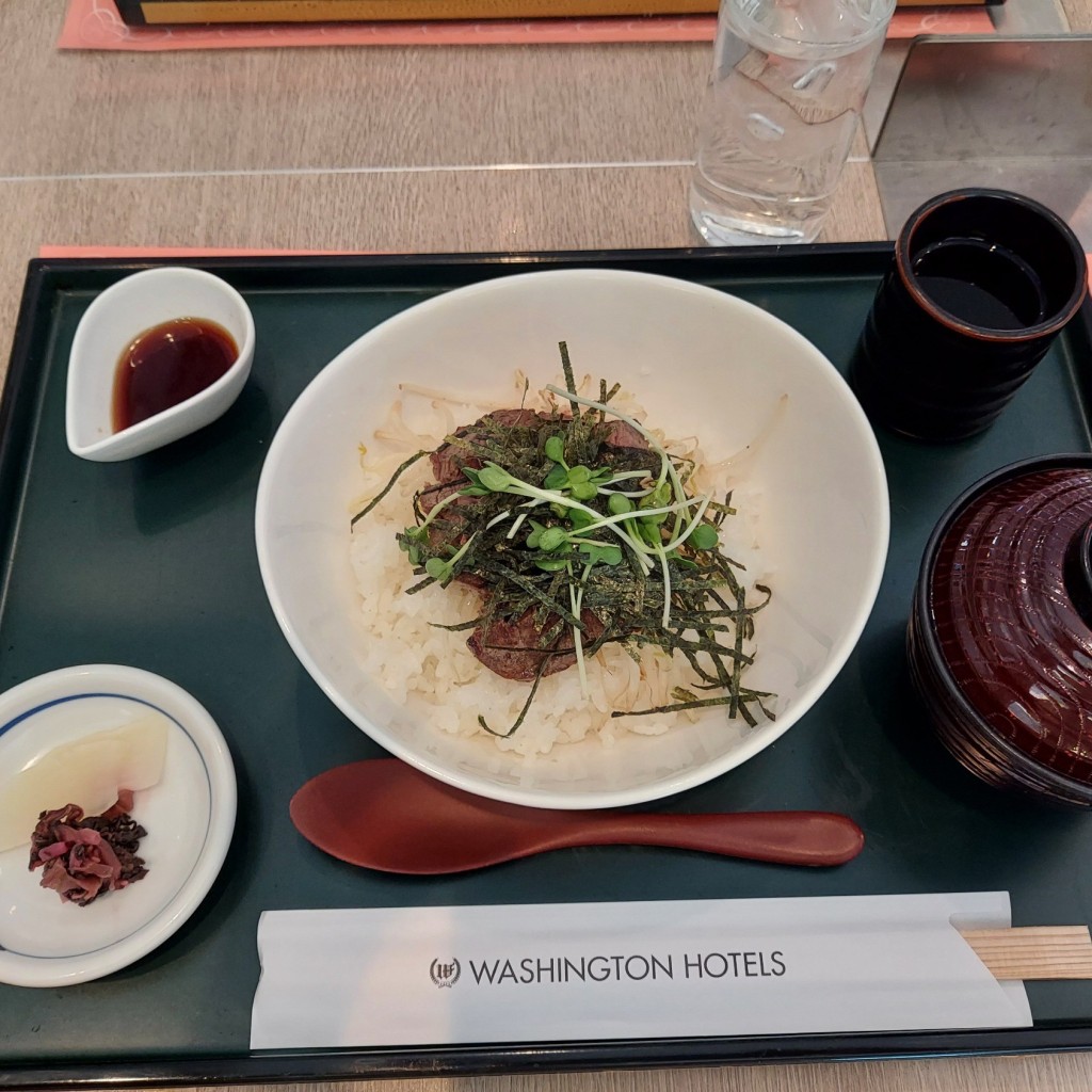 ユーザーが投稿した牛フィレ肉のステーキ丼の写真 - 実際訪問したユーザーが直接撮影して投稿した栄町洋食シャンゼリゼの写真