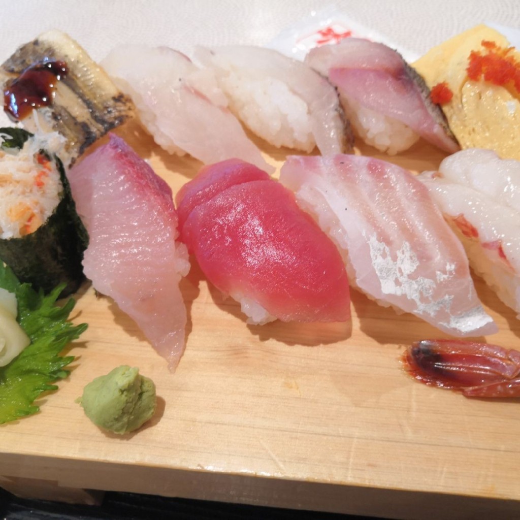 ユーザーが投稿した10貫にぎり天ぷらセットの写真 - 実際訪問したユーザーが直接撮影して投稿した二方町定食屋牧原鮮魚店 mozoワンダーシティ店の写真