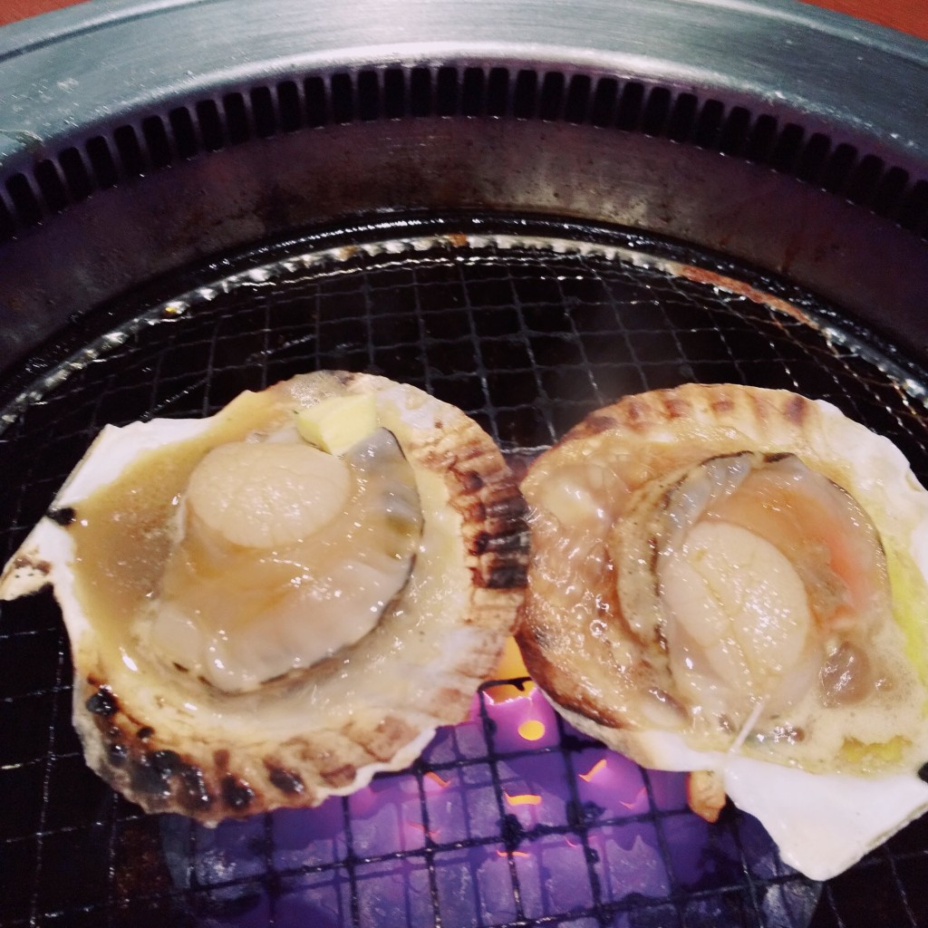ユーザーが投稿した北海道産殻付きホタテの写真 - 実際訪問したユーザーが直接撮影して投稿した戸塚焼肉牛角 東川口店の写真