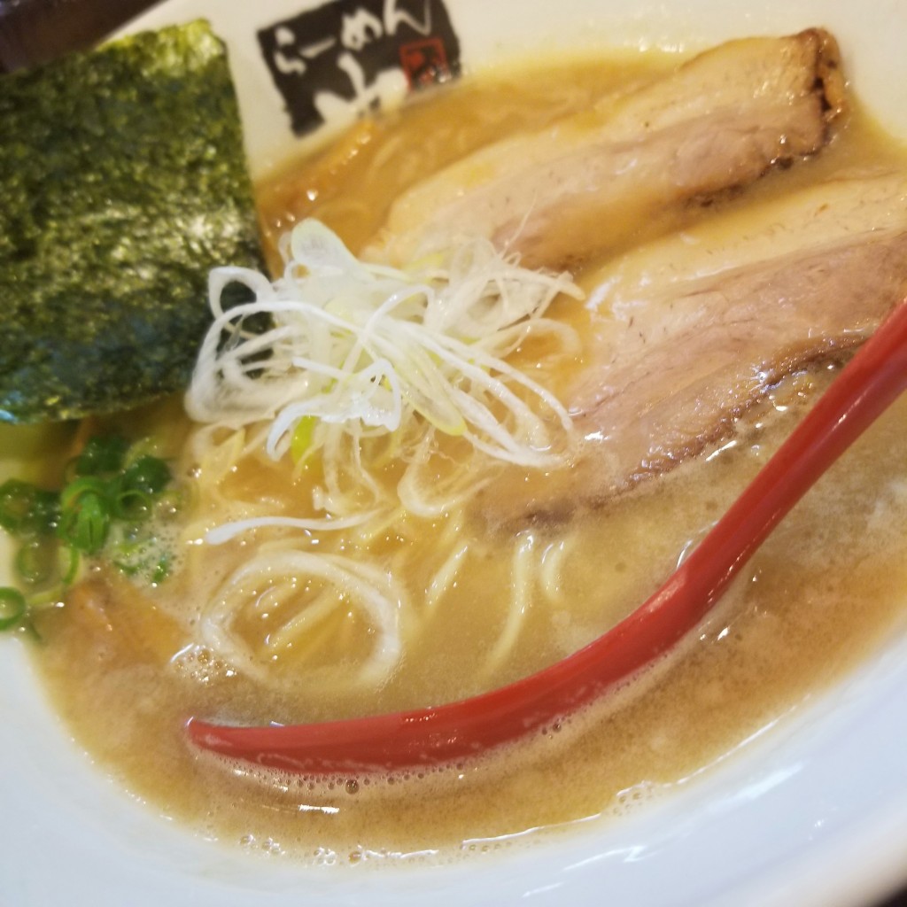 ユーザーが投稿した豚骨醤油ラーメンの写真 - 実際訪問したユーザーが直接撮影して投稿した庄田町ラーメン / つけ麺也の写真