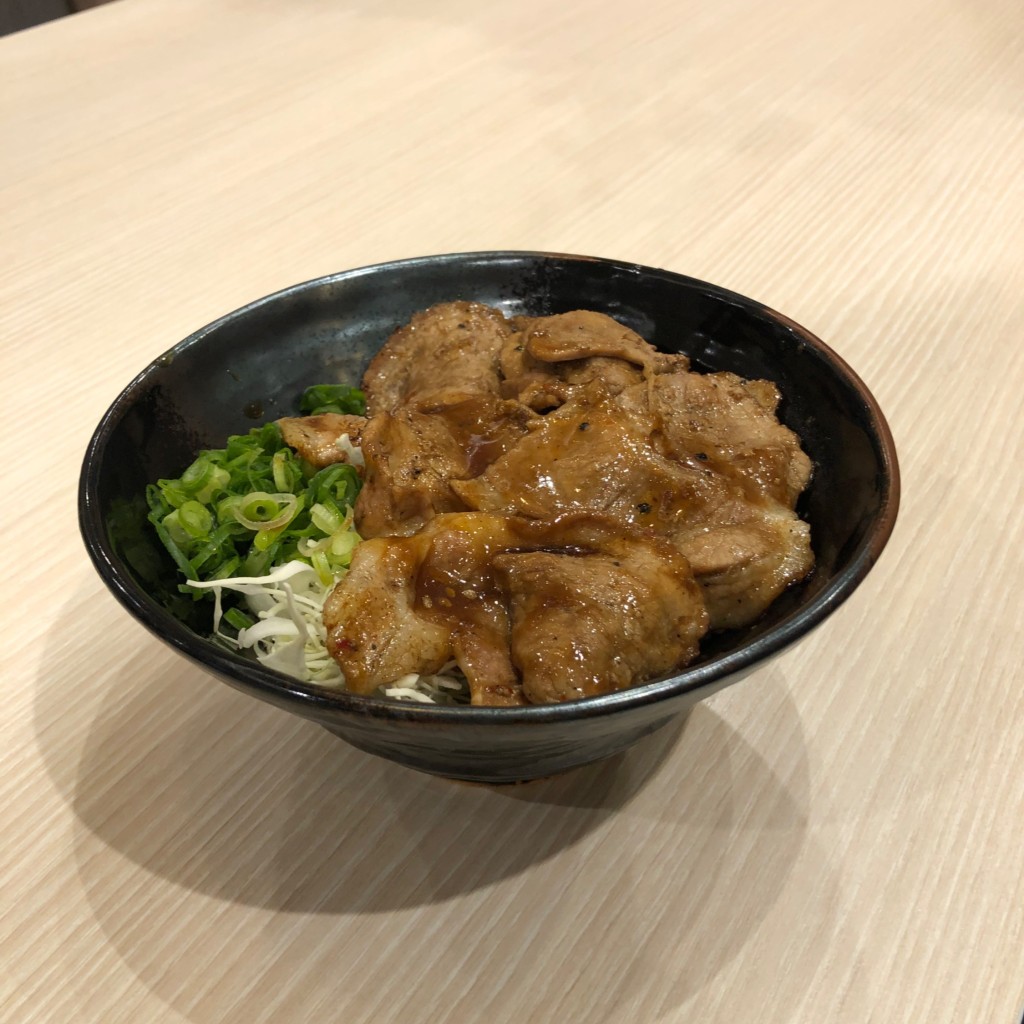 ユーザーが投稿した豚肩ロース丼(中)の写真 - 実際訪問したユーザーが直接撮影して投稿した三条町肉料理肉のヤマキ商店 ゆめタウン高松店の写真