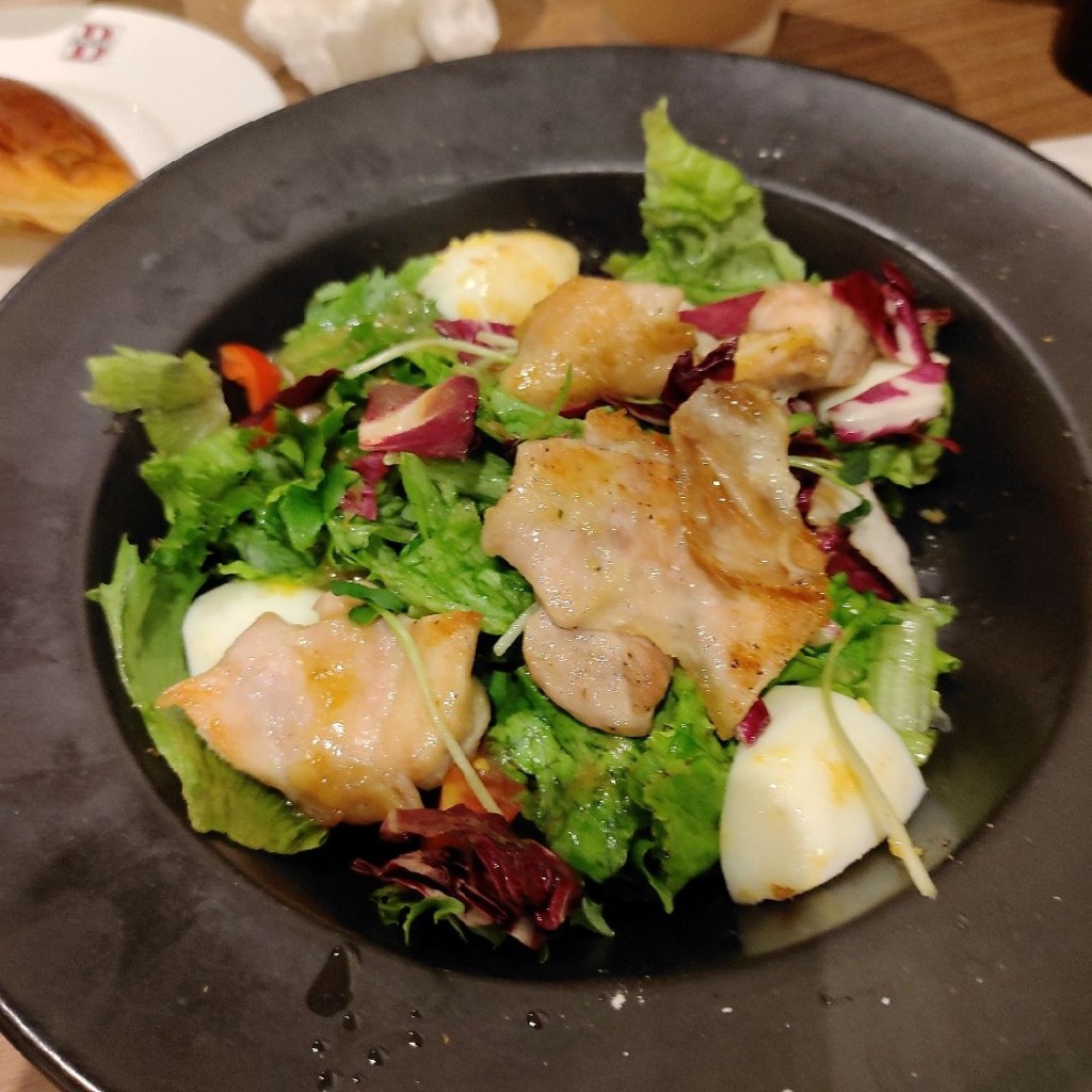ユーザーが投稿したグリルチキンサラダの写真 - 実際訪問したユーザーが直接撮影して投稿した南幸洋食バケット 横浜ジョイナス店の写真