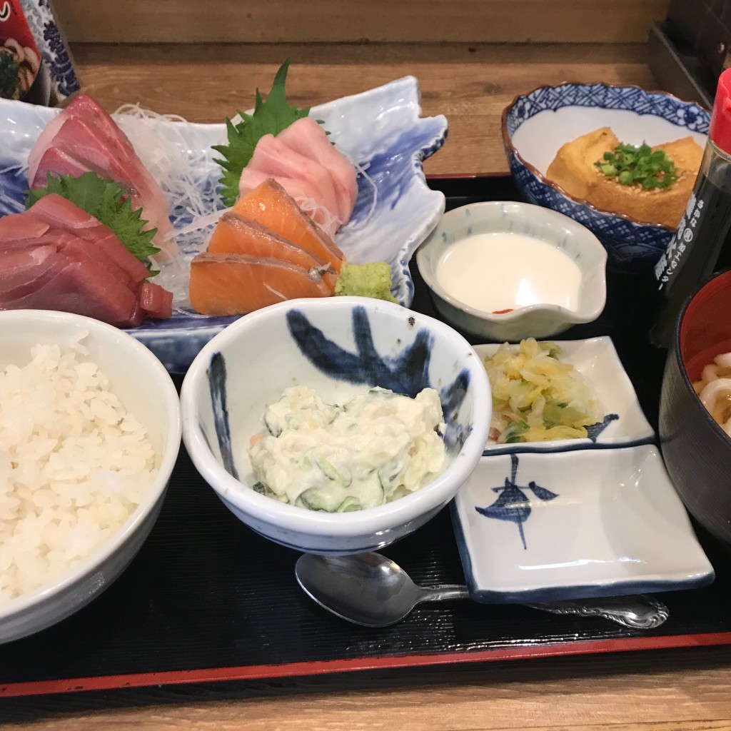 ユーザーが投稿した刺身定食Lunchの写真 - 実際訪問したユーザーが直接撮影して投稿した北長狭通居酒屋磯丸水産 三宮駅前店の写真