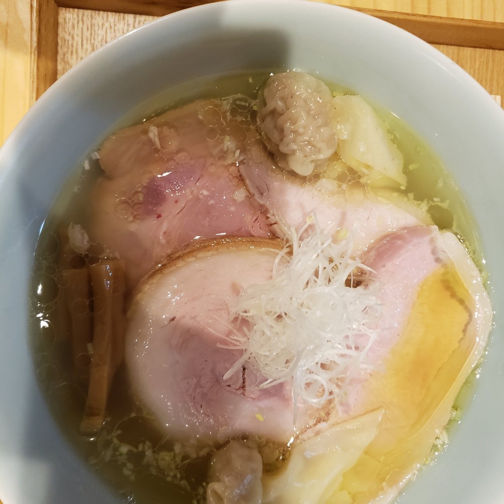 ユーザーが投稿した塩ラーメン全部入りの写真 - 実際訪問したユーザーが直接撮影して投稿した土肥ラーメン / つけ麺らぁ麺屋 飯田商店の写真